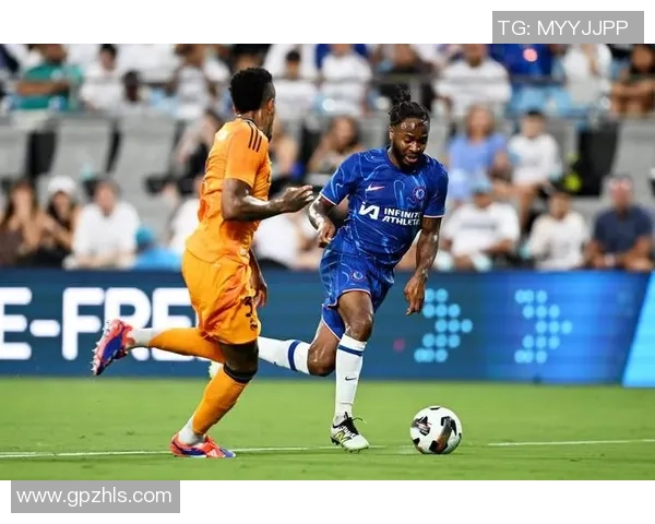 切尔西更衣室风波升级斯特林与恩佐训练场激烈对峙引发关注 切尔西更衣室风波升级斯特林与恩佐训练场激烈对峙引发关注